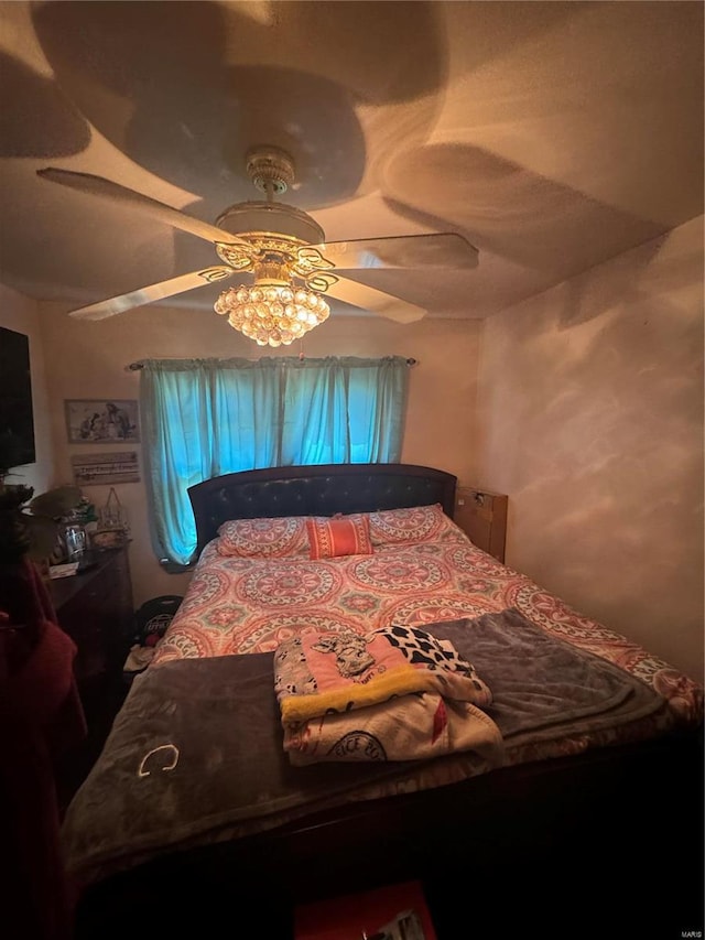 bedroom with ceiling fan