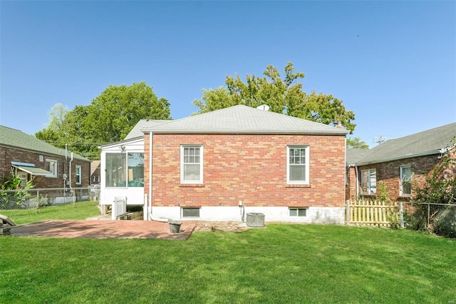 back of house featuring a yard