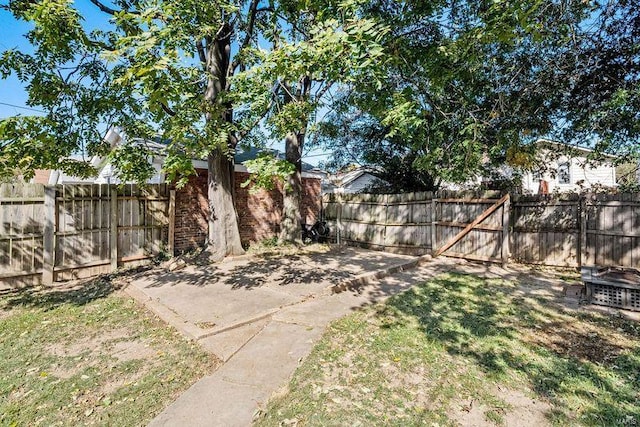 view of yard with a patio