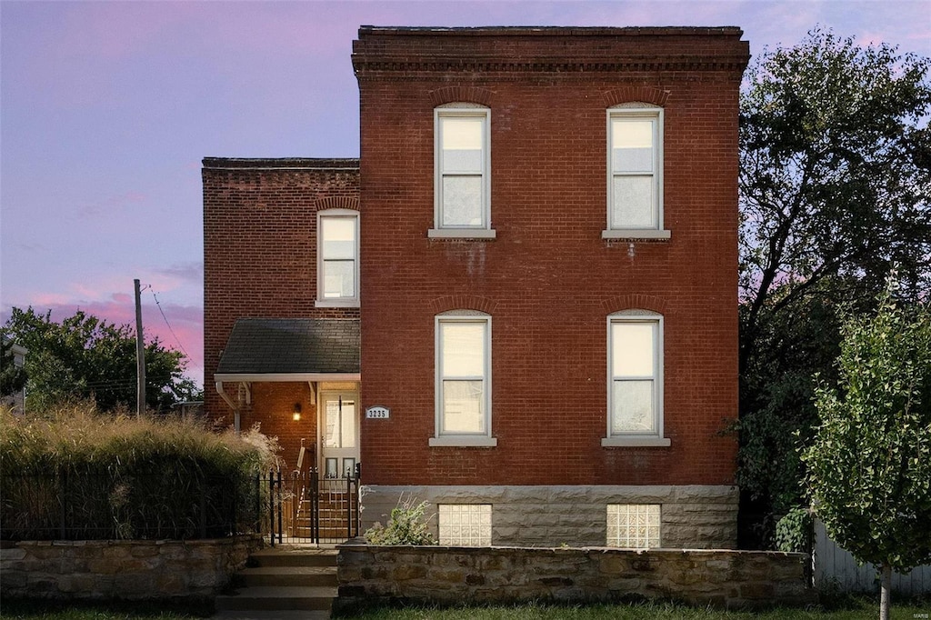 view of front of house