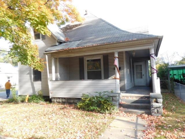 view of front facade with covered porch