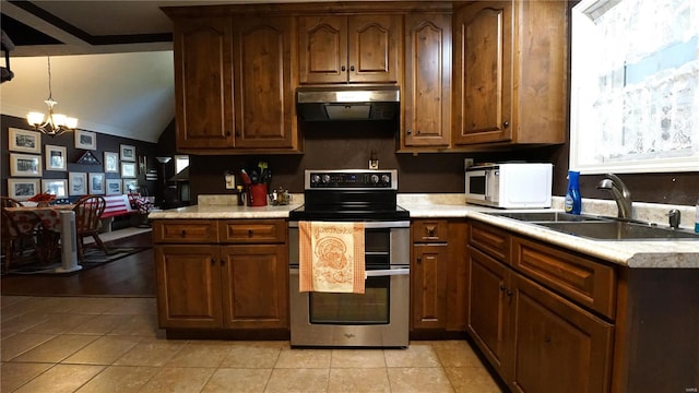 kitchen with sink, a chandelier, stainless steel electric stove, light tile patterned floors, and exhaust hood