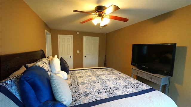 bedroom featuring ceiling fan