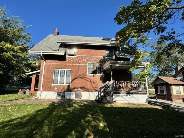 back of house with a lawn