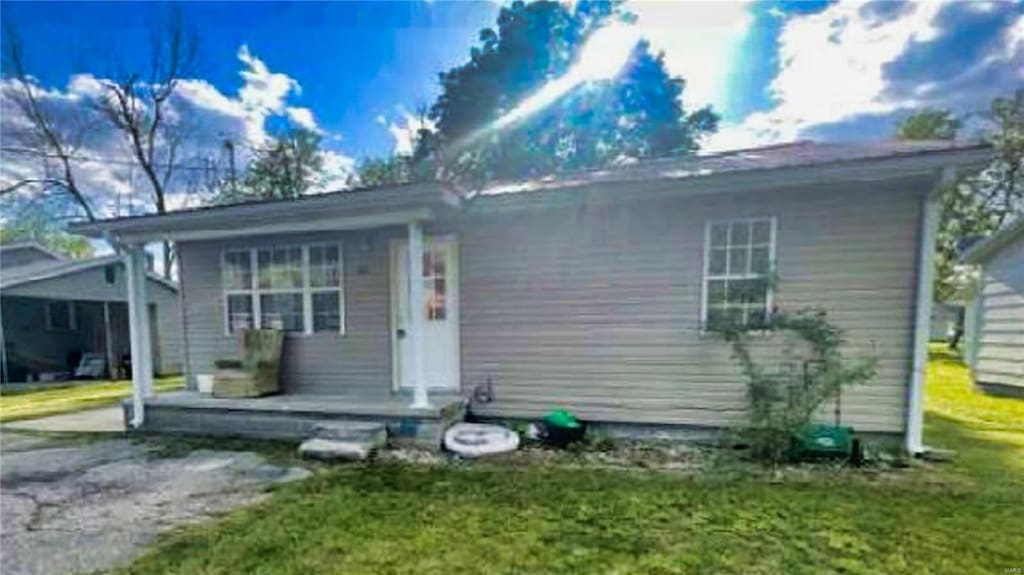 bungalow-style house with a front yard