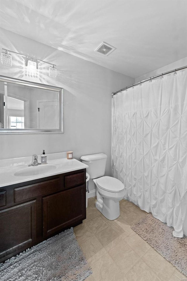 bathroom with visible vents, toilet, vanity, and a shower with curtain