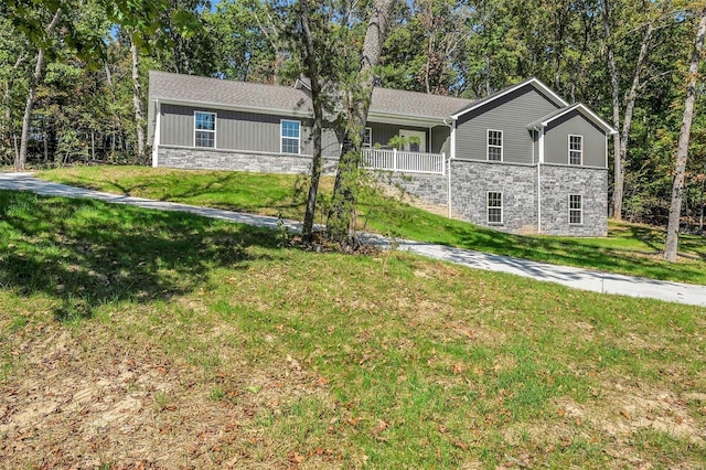 single story home with a front yard