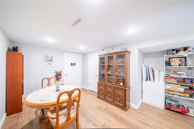 dining room with light hardwood / wood-style floors