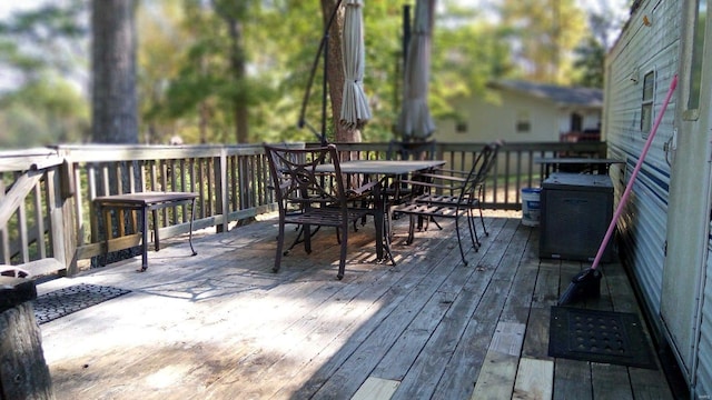 deck featuring cooling unit