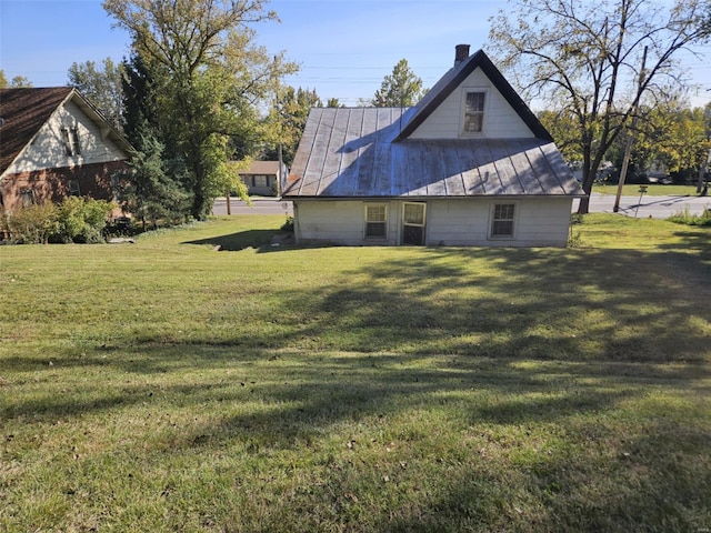 view of side of property featuring a yard