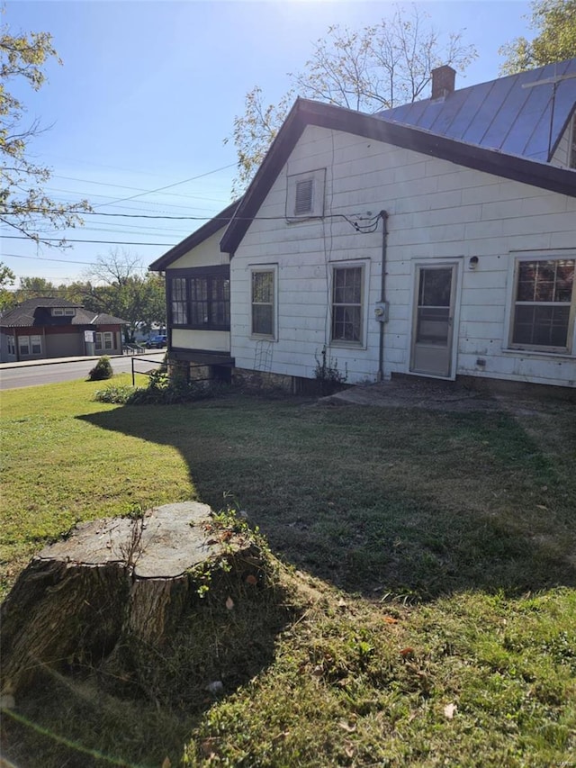 exterior space featuring a lawn