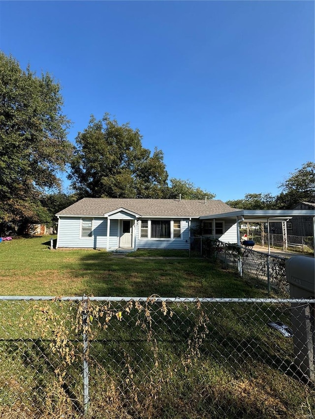 view of front facade with a front yard