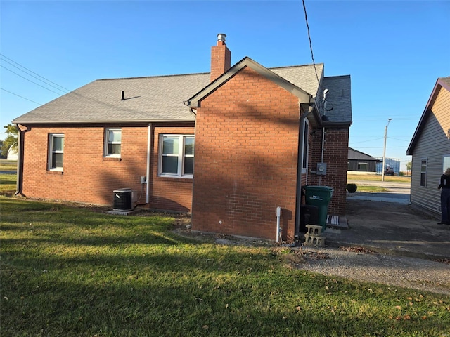 rear view of house featuring a lawn