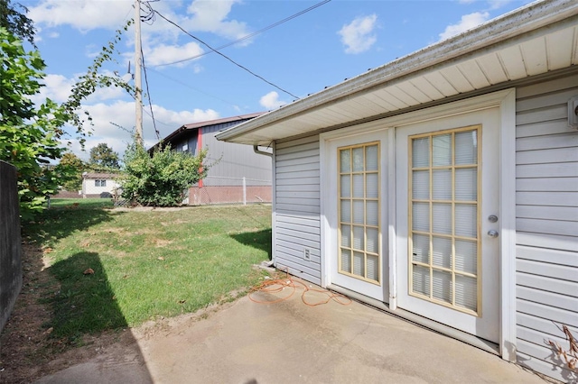 view of yard featuring a patio area