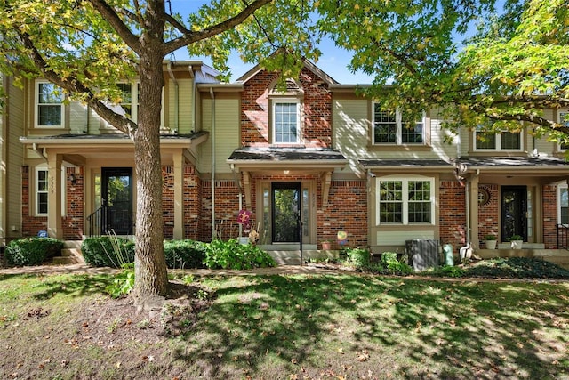 craftsman inspired home with a front yard