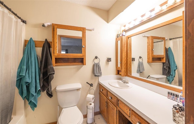 bathroom featuring a shower with curtain, vanity, and toilet