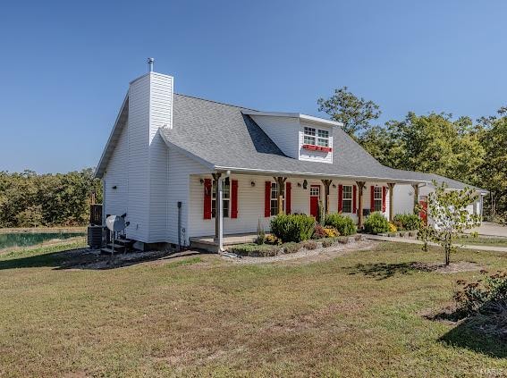 view of front facade with a front lawn and a porch