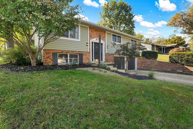 bi-level home featuring a front yard