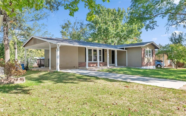 view of front of property featuring a front yard