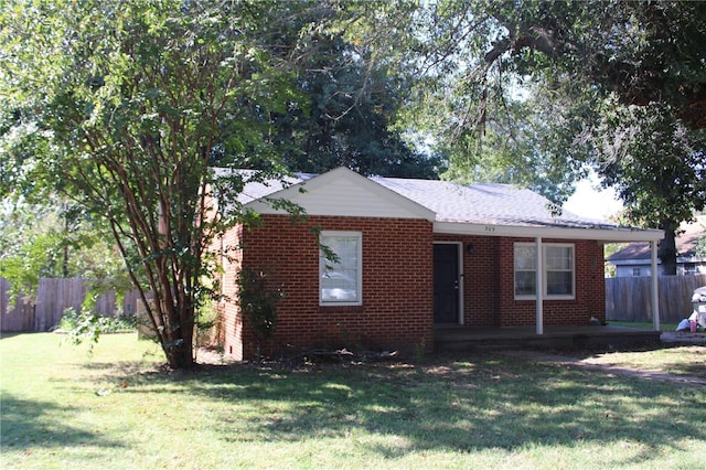 view of front facade with a front yard