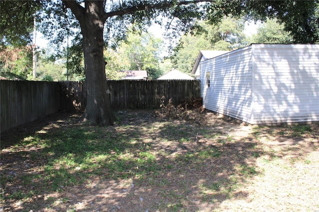 view of yard with a shed