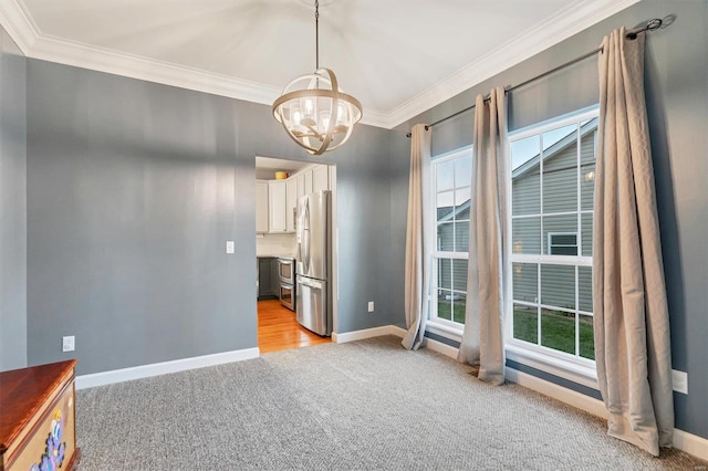 unfurnished room with crown molding, an inviting chandelier, and light colored carpet