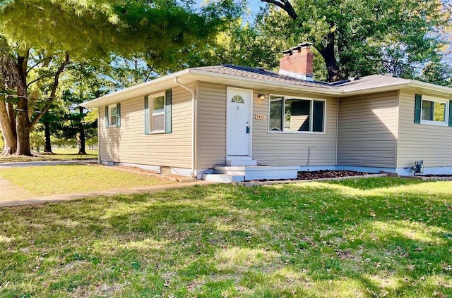 single story home with a front yard