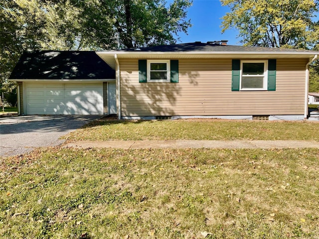 view of front facade featuring a garage and a front yard