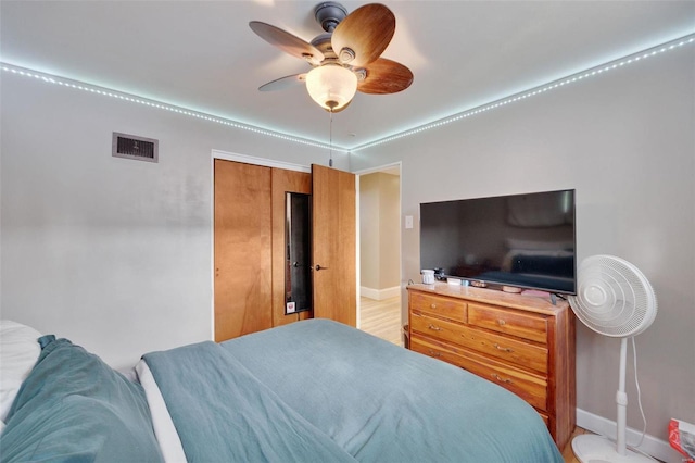 bedroom with ceiling fan