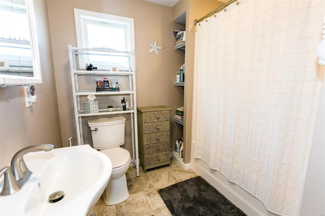 full bathroom featuring shower / tub combo with curtain, sink, and toilet