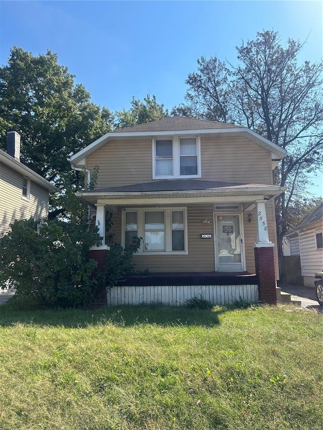 view of front facade featuring a front lawn and covered porch