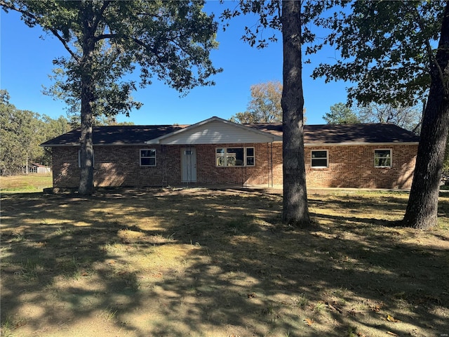 exterior space featuring a front yard