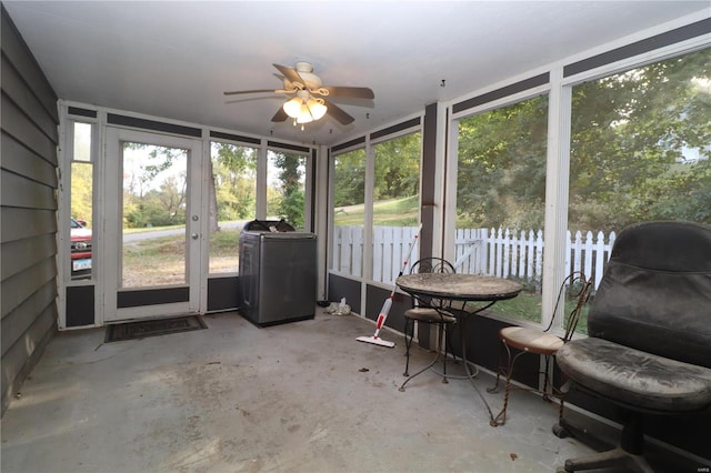 sunroom / solarium with ceiling fan