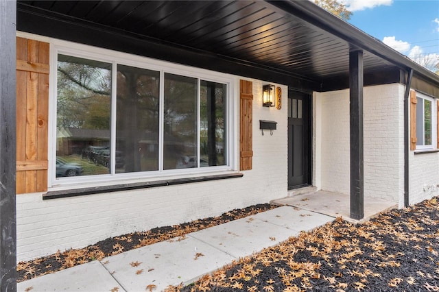 doorway to property with covered porch