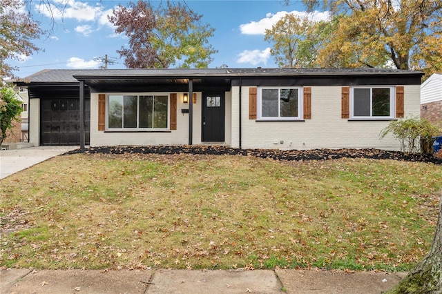 single story home featuring a front yard