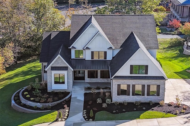 view of front of house with a front lawn