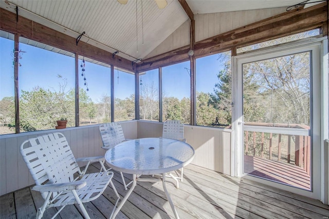 sunroom with vaulted ceiling and ceiling fan