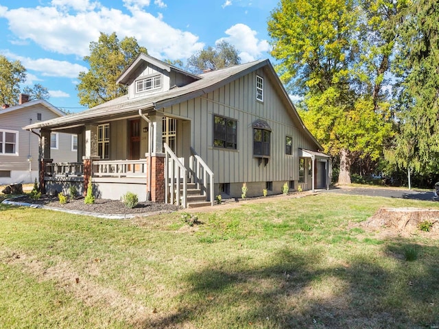 view of front facade with covered porch and a front yard