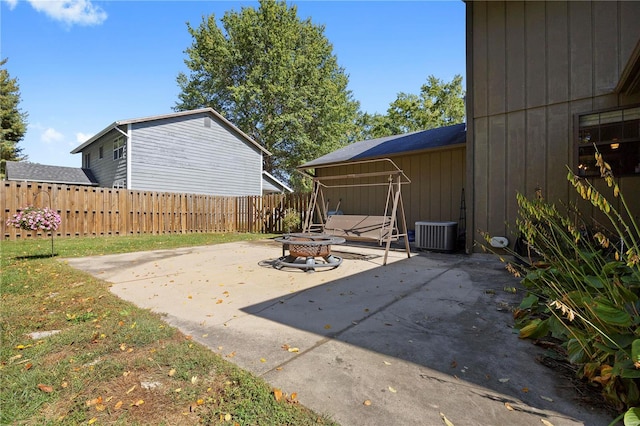 view of patio featuring a fire pit