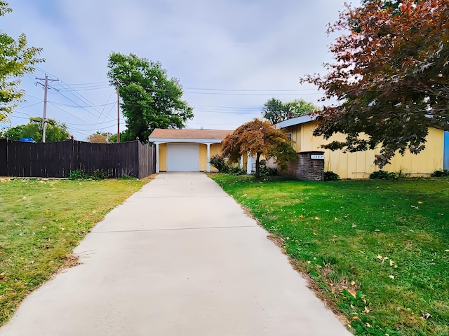 view of front facade featuring a front yard and a garage