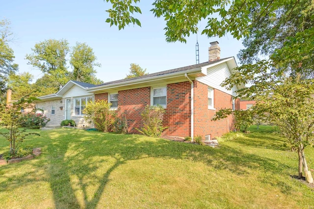 exterior space featuring a front yard