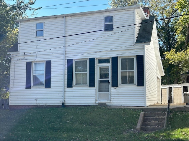 view of front of house featuring a front lawn