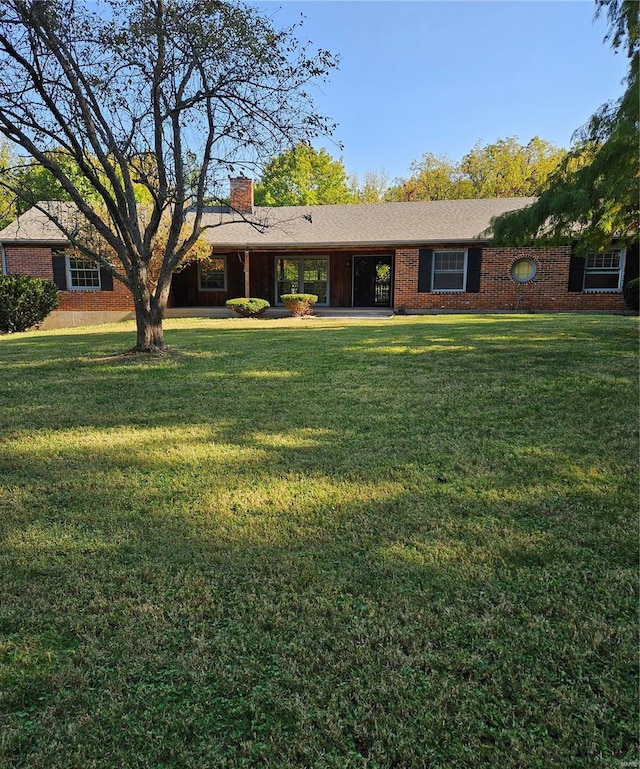 ranch-style home featuring a front yard