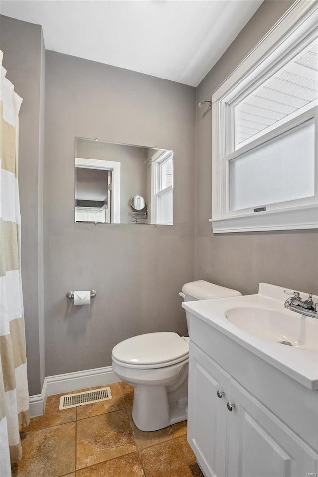 bathroom with vanity, a shower with shower curtain, and toilet