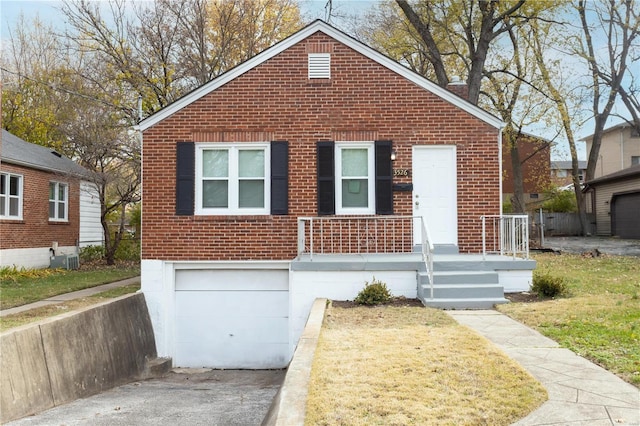 view of front facade featuring a front lawn and a garage