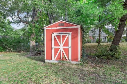 view of outbuilding featuring a yard