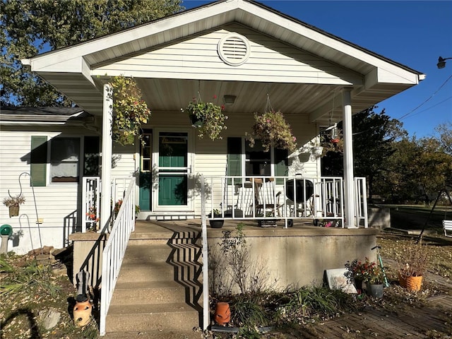 view of front of property featuring covered porch