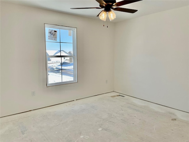 empty room featuring ceiling fan