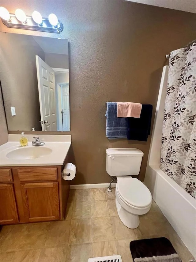 full bathroom featuring toilet, shower / bath combo with shower curtain, and vanity