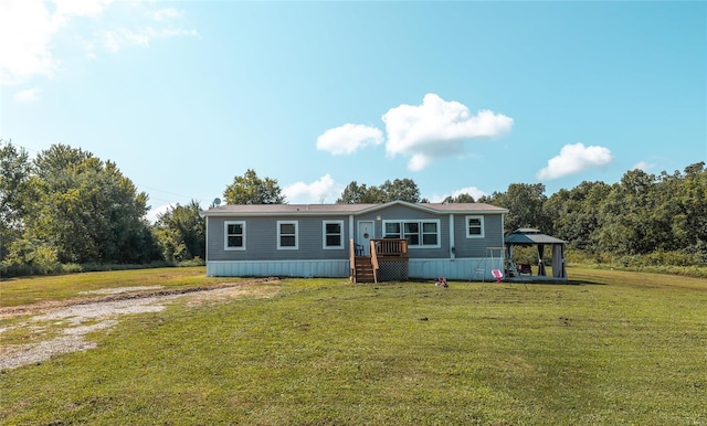 manufactured / mobile home with a gazebo and a front lawn